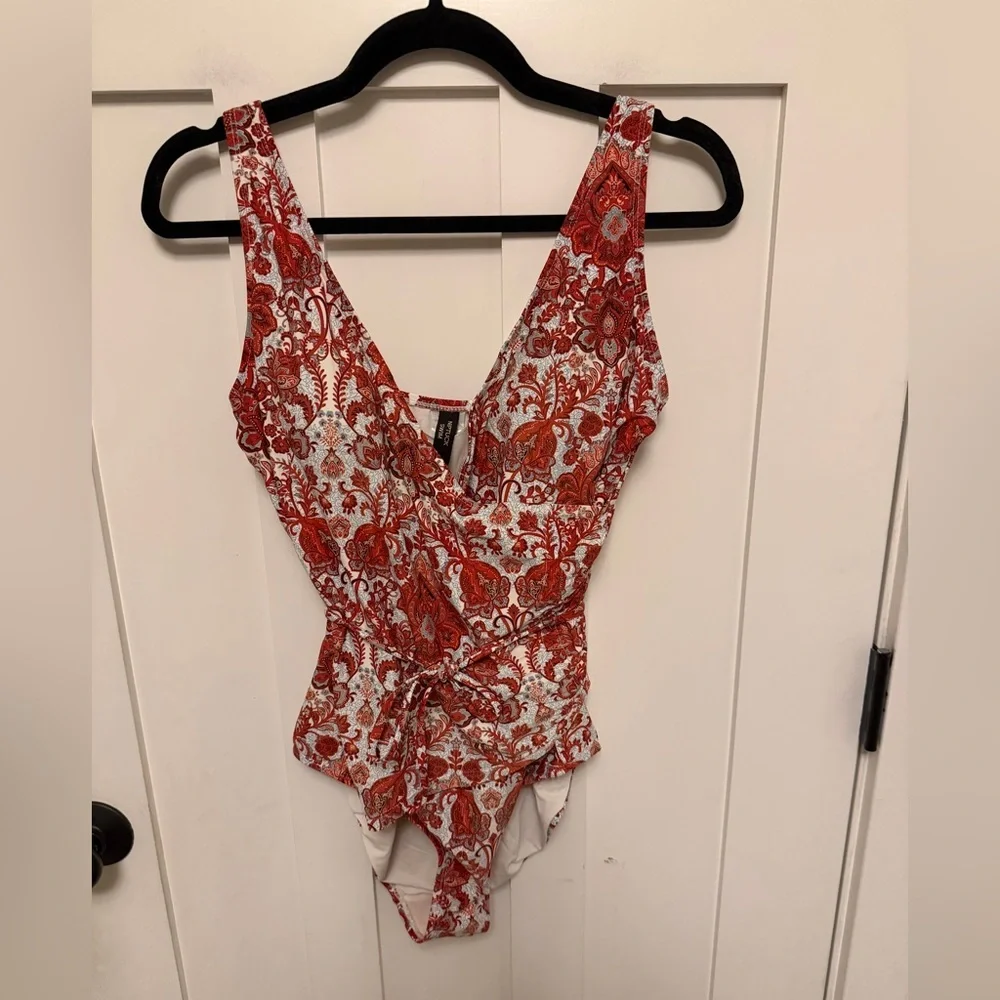 Nip Tuck One Piece Swimsuit Tummy Control Bathing suit Paisley V-Neck Wrap 8
